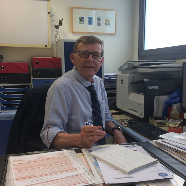 Dr Charles Plessis