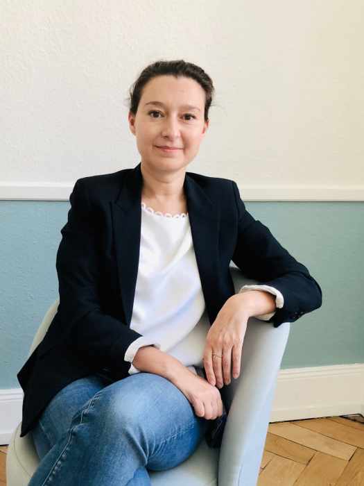 Dr Julie MARSCHALL