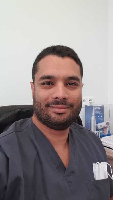Dr NADIR LOUZ