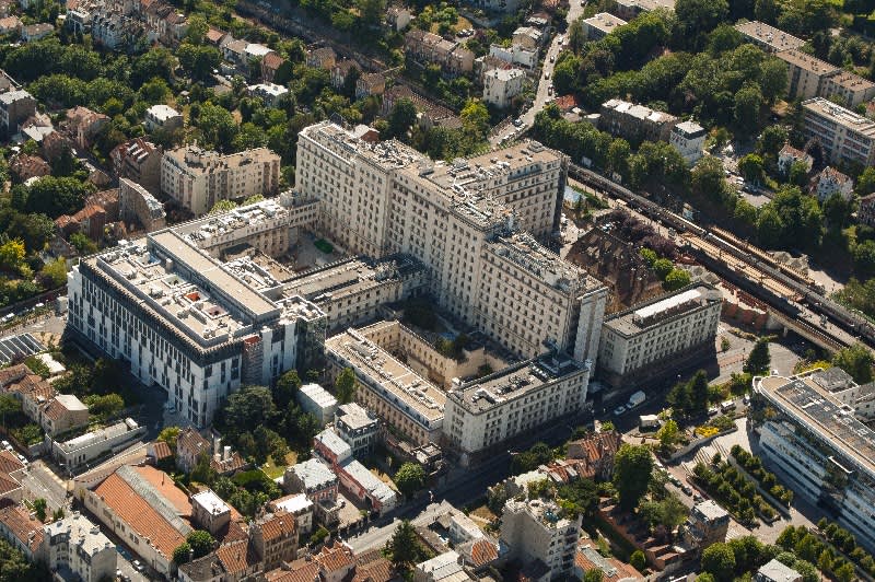 Dr GEOFFROY DESBUISSONS