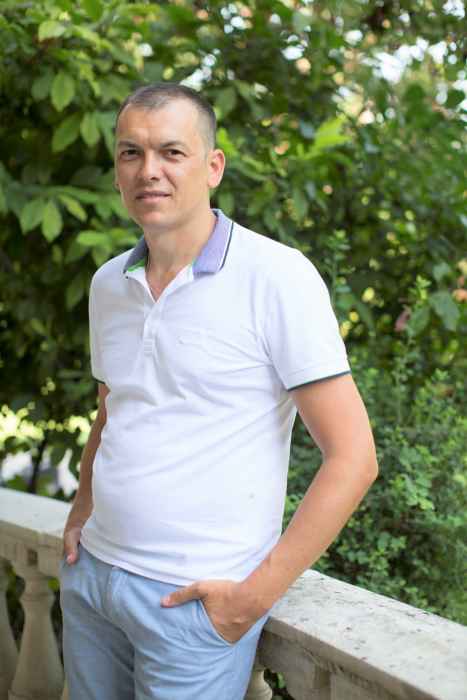 Dr Ruslan POPOV
