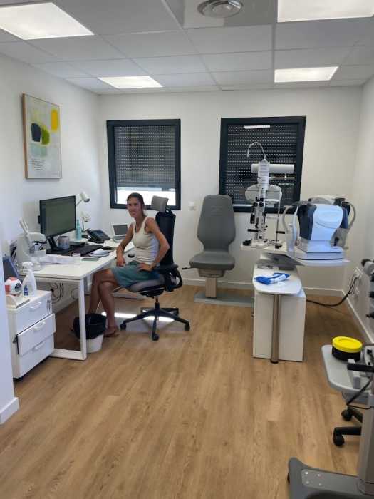 Dr ELISE BOSSONNEY