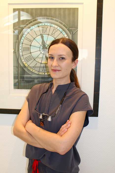 Dr Lou Ryon Laugier, Chirurgien dentiste à Valbonne