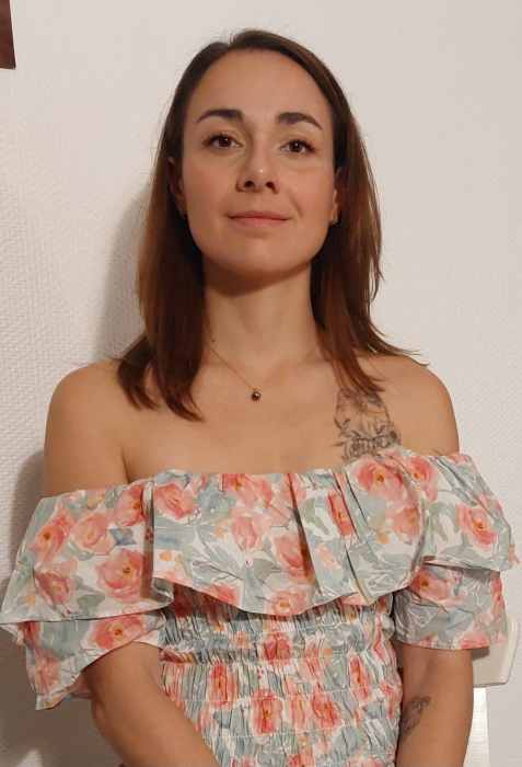 ELISABETH LARROQUETTE