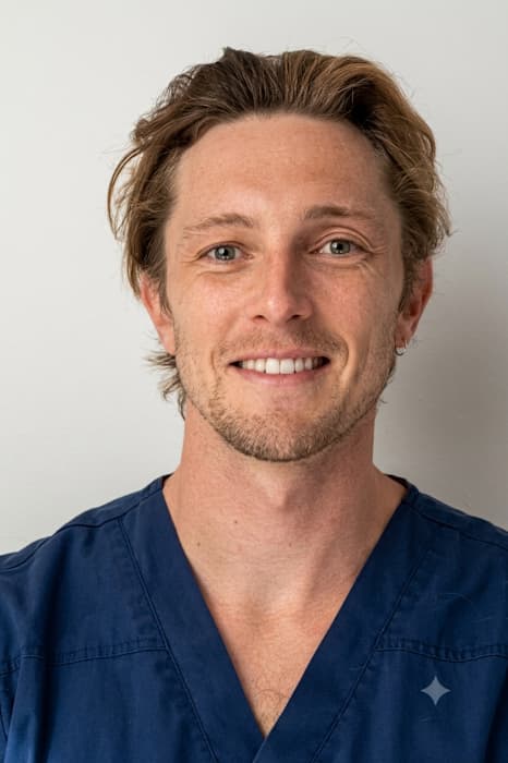 Dr Corentin Lepeltier, Chirurgien dentiste à Vannes