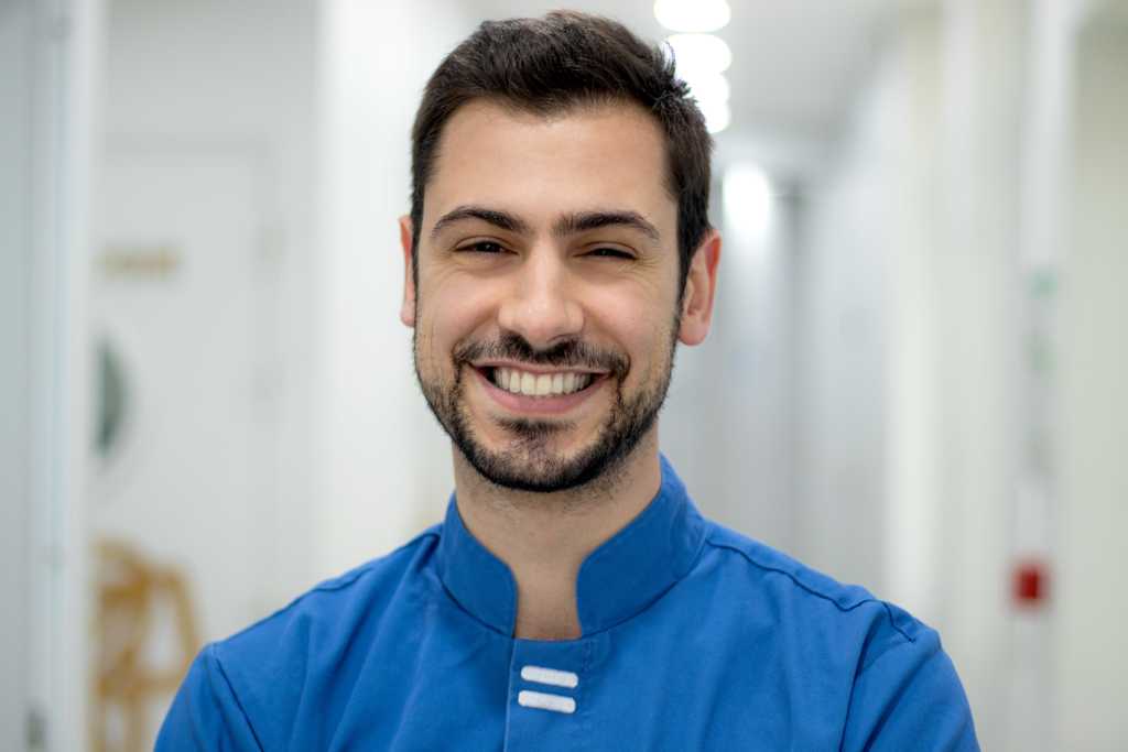Dr Tiago Caetano, Chirurgien dentiste à Saint-Germain-Du-Puy