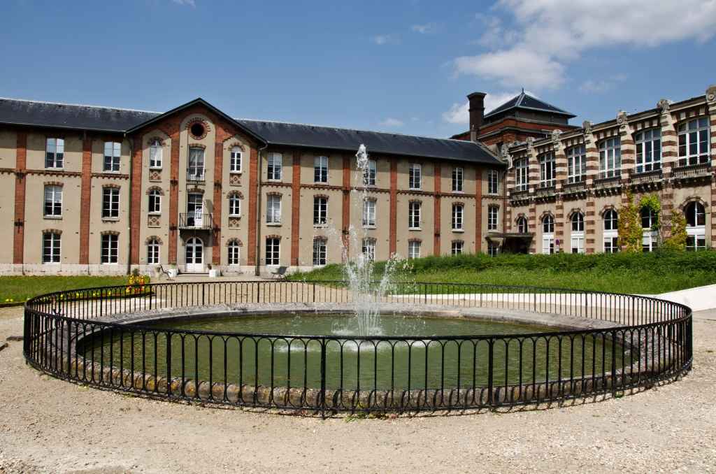 Hôpitaux de SaintMaurice Service de Radiologie, Hôpital public à