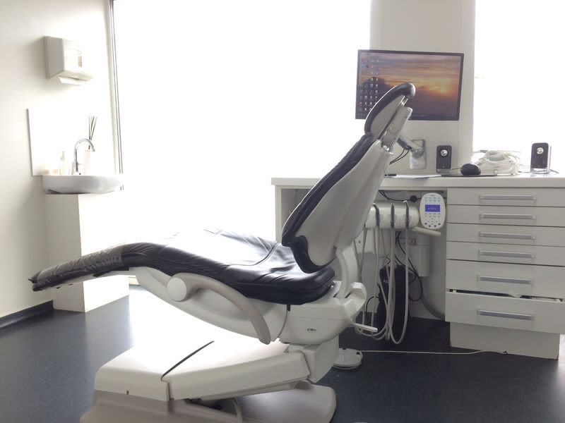 Dr David Forvielle