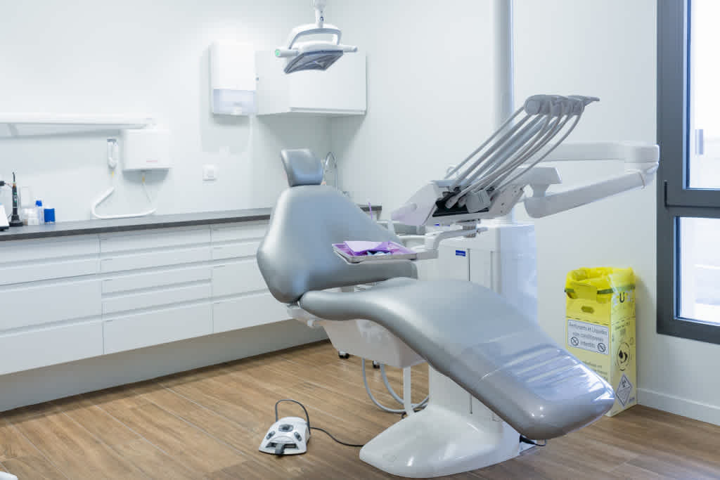 Dr Gaon SAYADA, Chirurgien-dentiste à La Chapelle-en-Serval