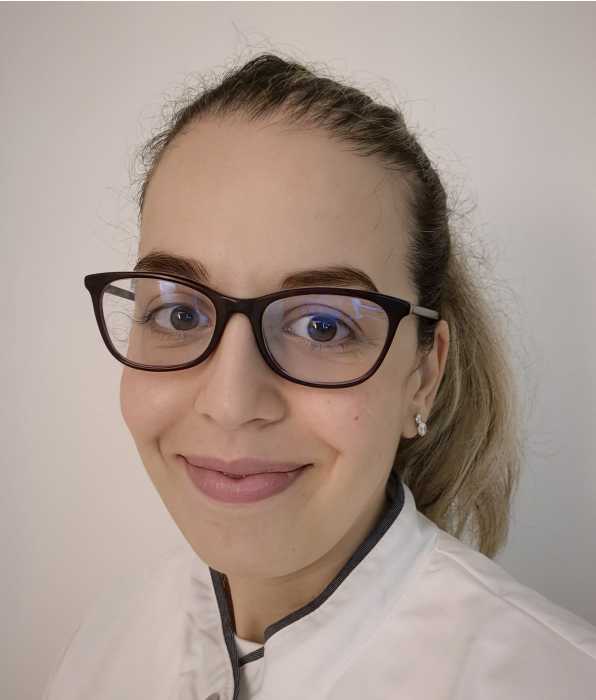 Dr Naila Benmouhoub