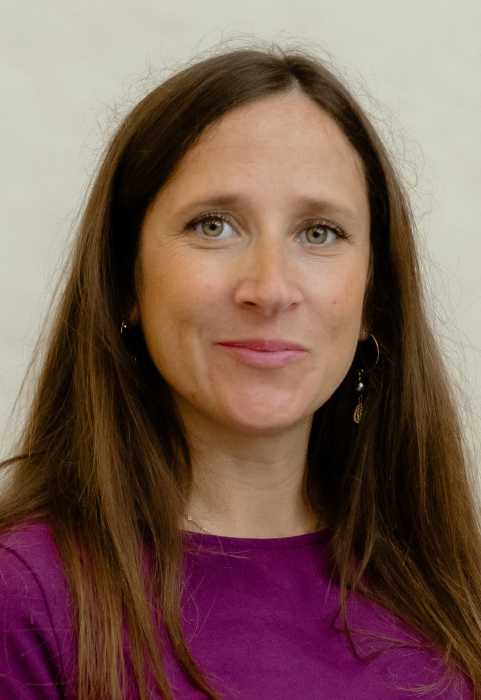 Dr LESLIE BAUMONT