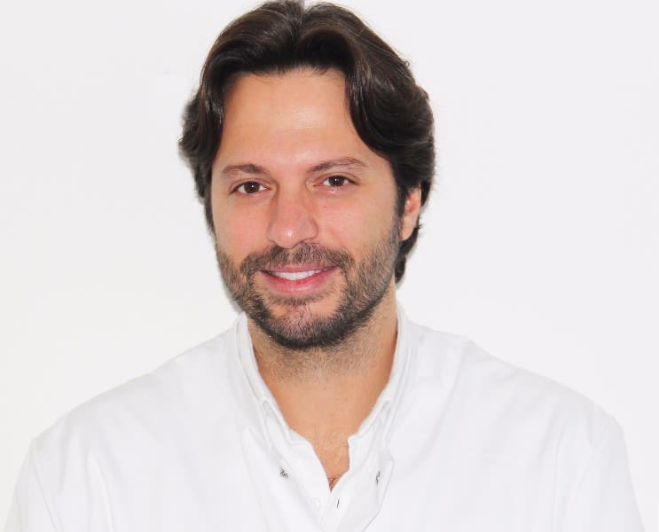 Dr Farès BELHASSEN, Spécialiste en chirurgie plastique reconstructrice