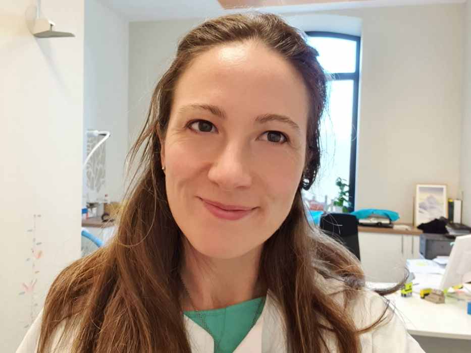 Dr JOANNE LABARTHE