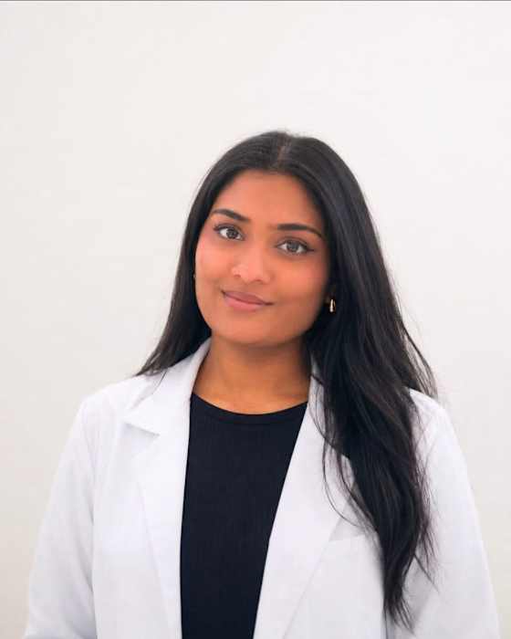 Dr Divia Mourthy, Masseur kinésithérapeute à Saint-Cyr-L'école
