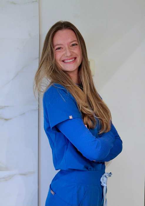 Dr Tara Hall, Chirurgien dentiste à Valbonne