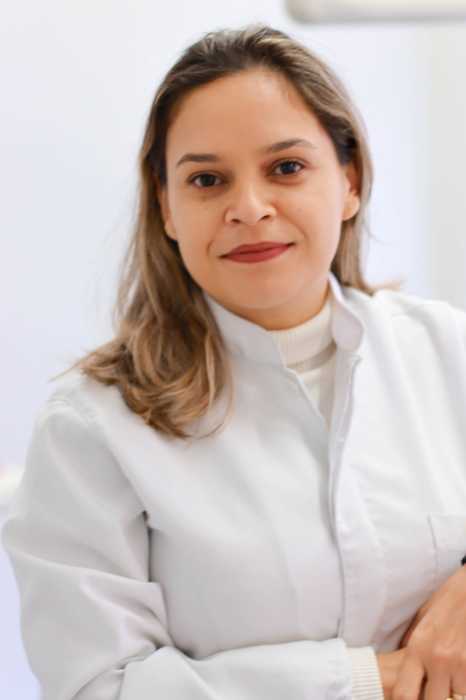 Dr NAIARA NEVES