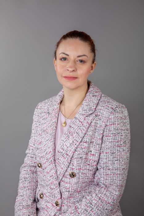 Dr Irina COIN