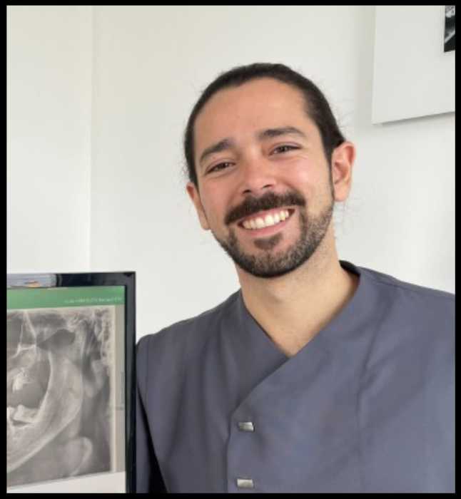 Dr Javier Delgado, Chirurgien dentiste à Vienne