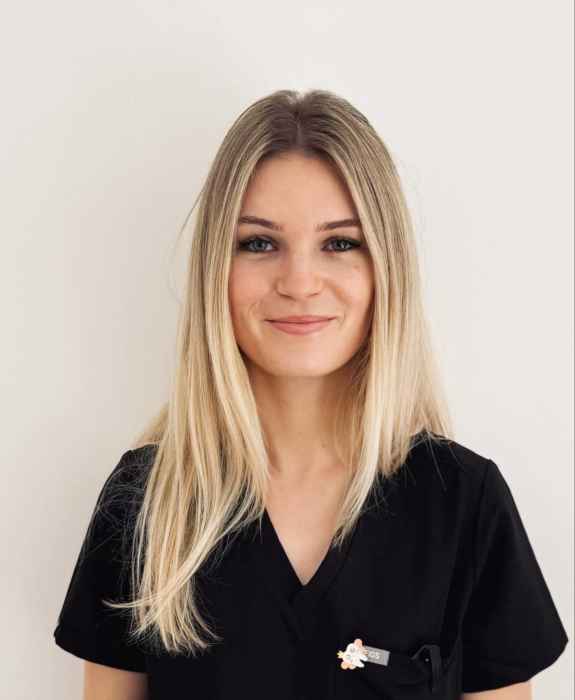 Dr Julia Devilliers