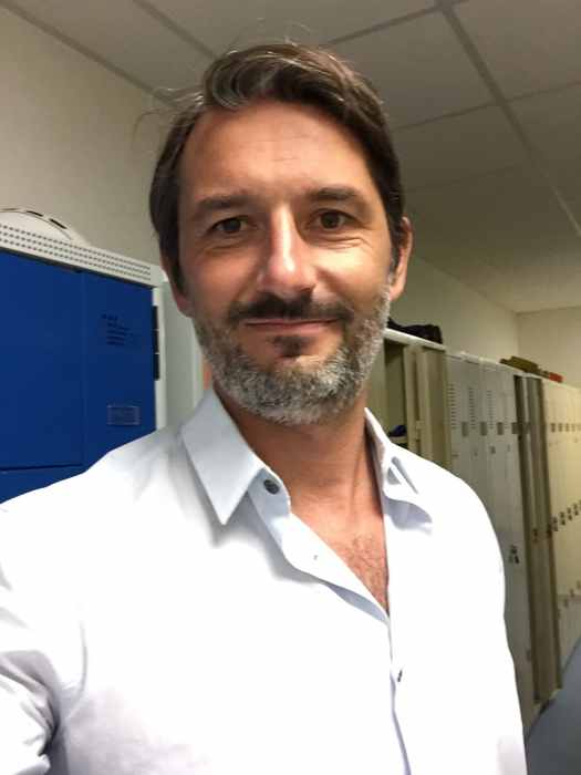 Dr Yannick de Cazes