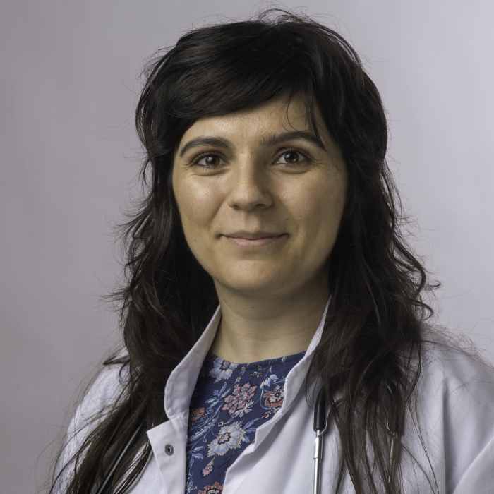 Dr Aura Damian