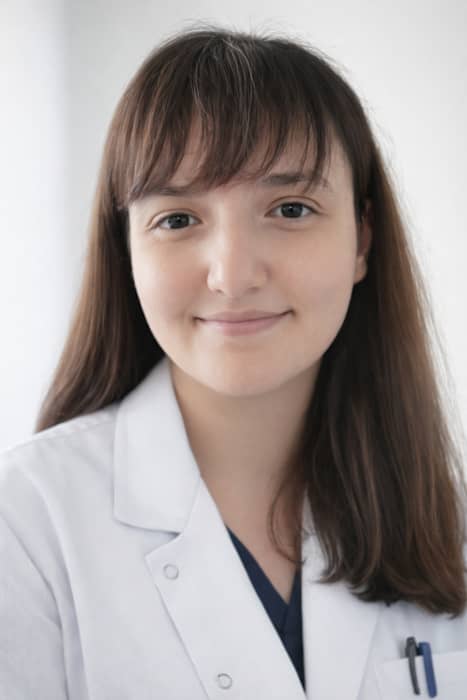 Dr Yasmine Maazouzi, Gynécologue obstétricien à Marseille