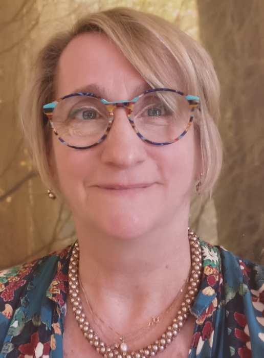 Dr Anne Heinrich
