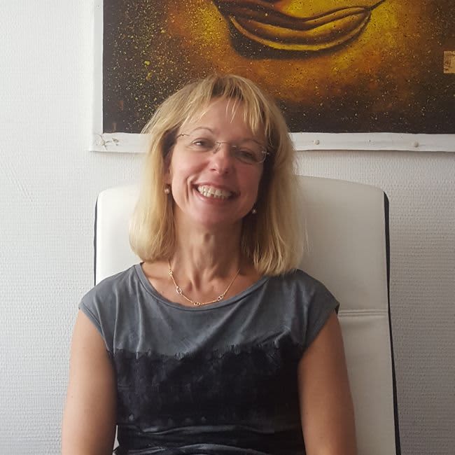 Dr CATHERINE LESGUILLIER