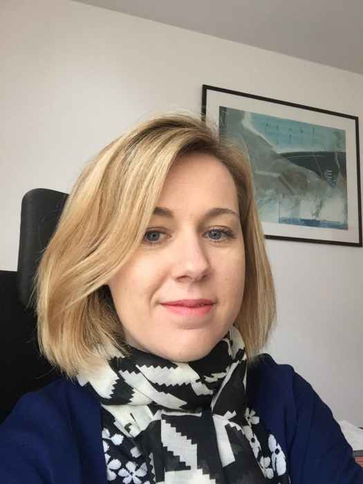 Dr JULIE HOUDAYER