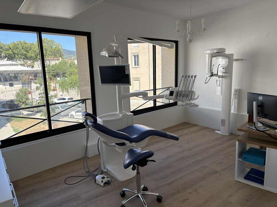 Dr Louis Lavesque, Chirurgien dentiste à Ganges