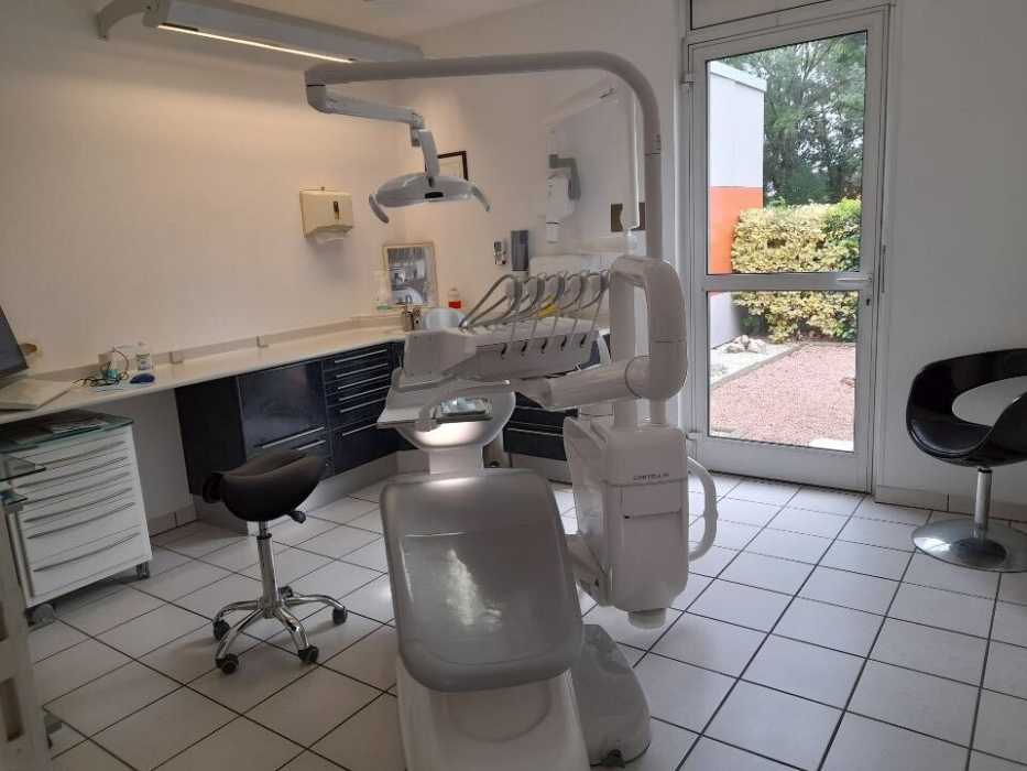 Dr Bruno Berger, Chirurgien dentiste à Champforgeuil