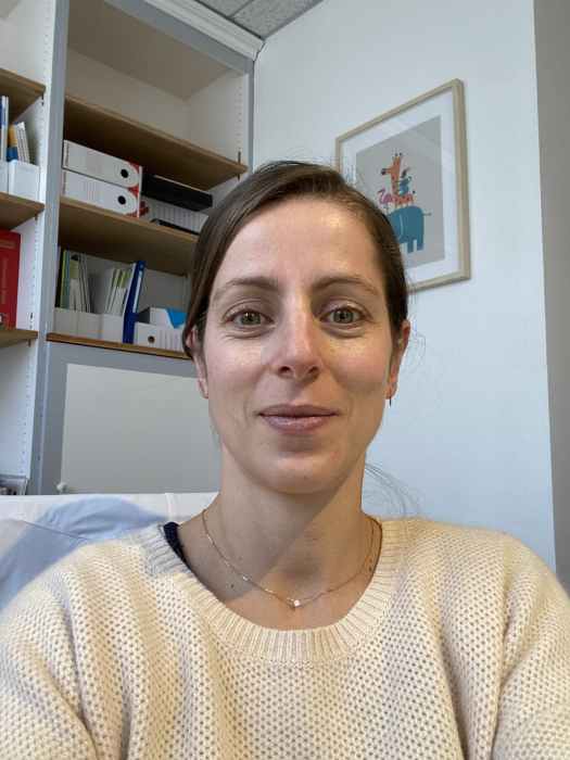 Dr ANNE DECREQUY
