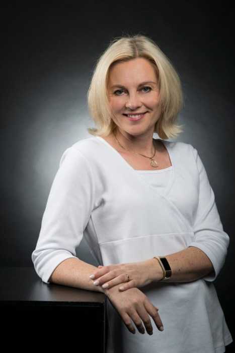 Dr Christine HENRY