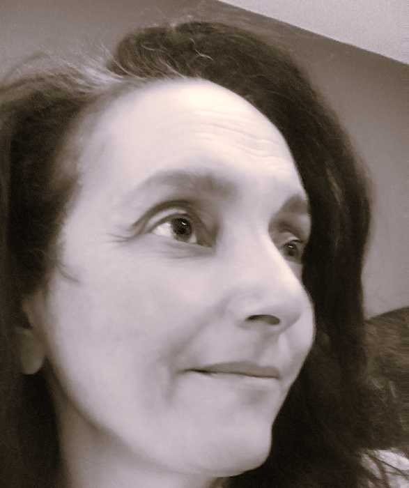 Dr Carine Davitian
