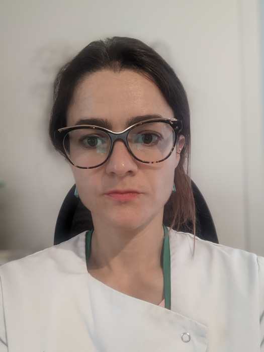 Dr SARAH L'HUILLIER