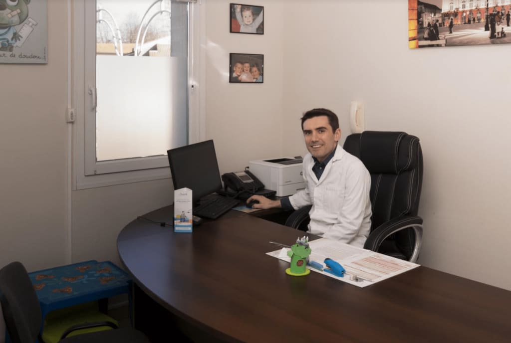 Dr ROMAIN BINSINGER