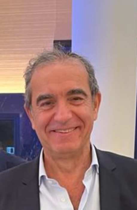 Dr Claude Akriche