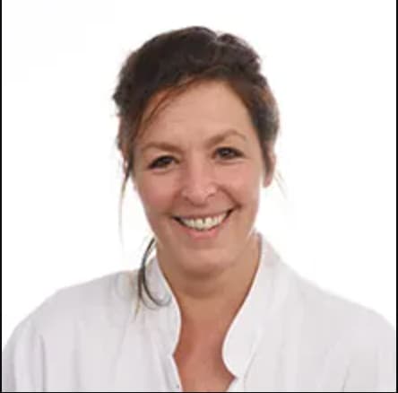 Dr SARAH PESENTI