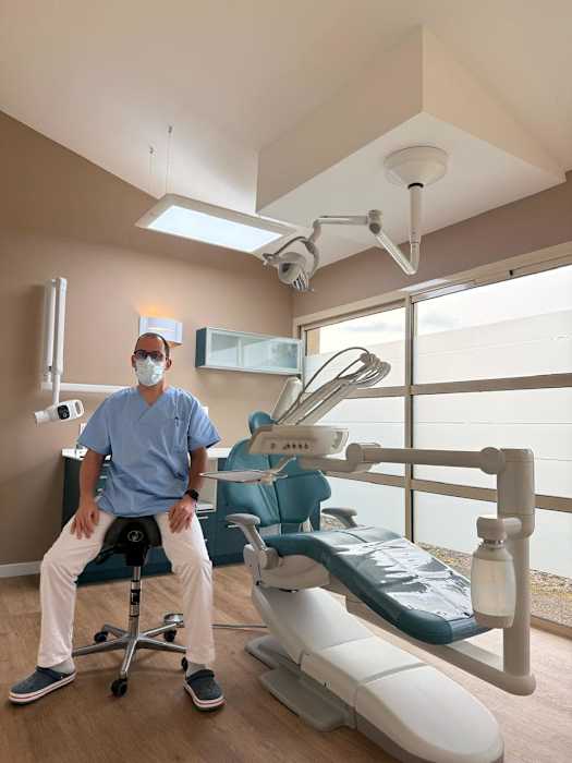 Dr Hamza Benabderrazzak, Chirurgien dentiste à Pibrac