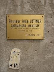 Dr NICOLE JUTTNER 