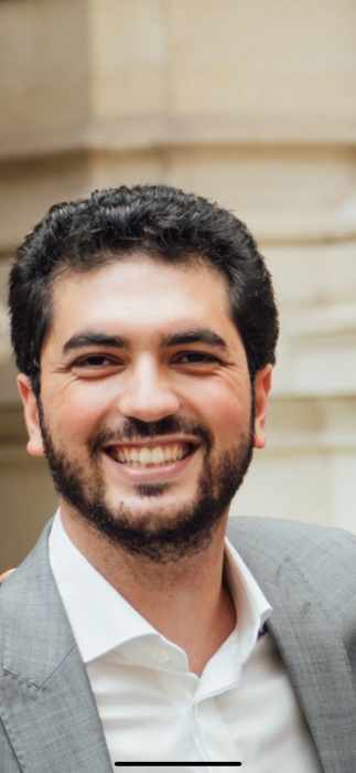 Dr LUCAS HAYAT