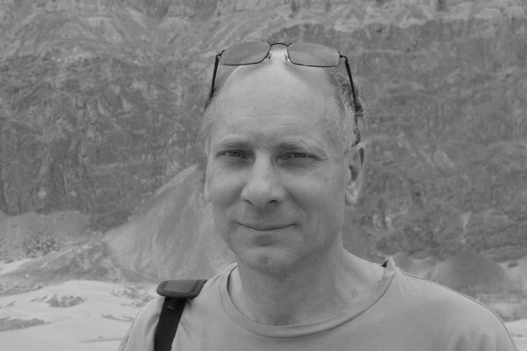 Dr ERIC VEILLARD