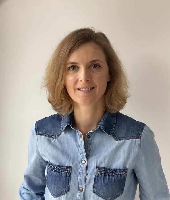 Dr CAROLE DANNEPOND
