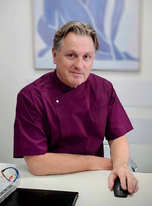 Dr Gerald Pruvost, Chirurgien dentiste à Gex