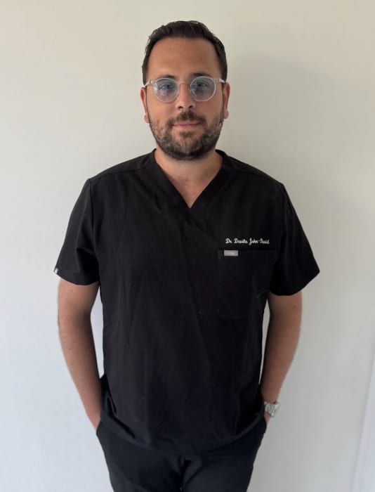 Dr John-David Davila, Chirurgien dentiste à Serris