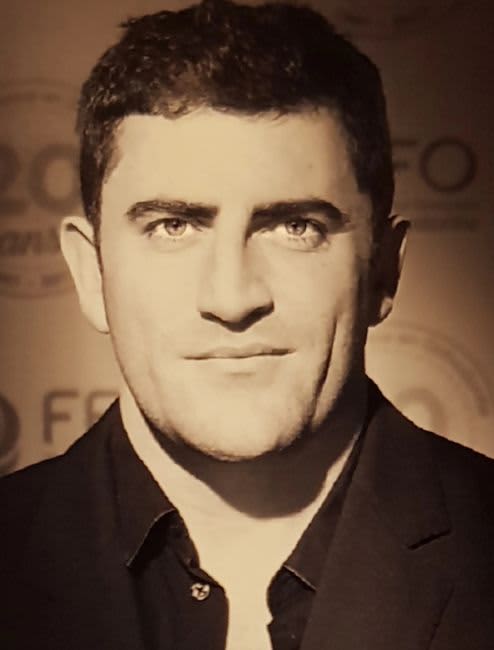 Dr NICOLAS LARI
