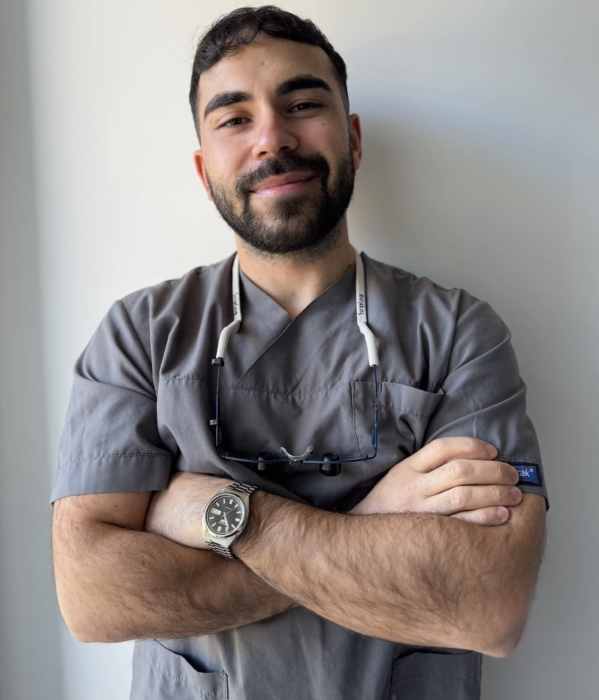 Dr Atilla Akkabak, Chirurgien dentiste à Gardanne