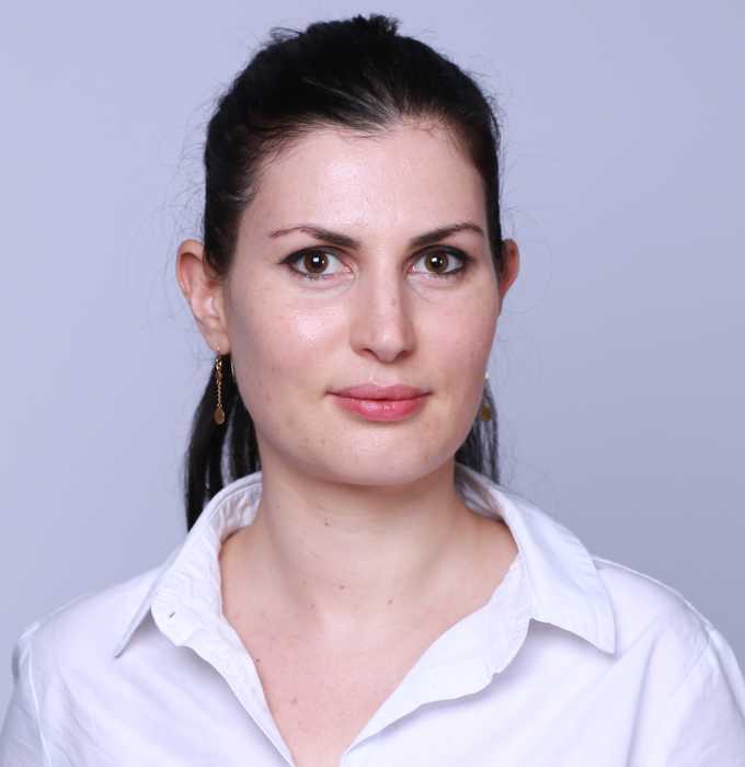 Dr alexandra Lapeyre-Prost