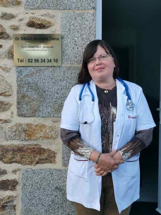 Dr Nicoleta-Dana SMAU