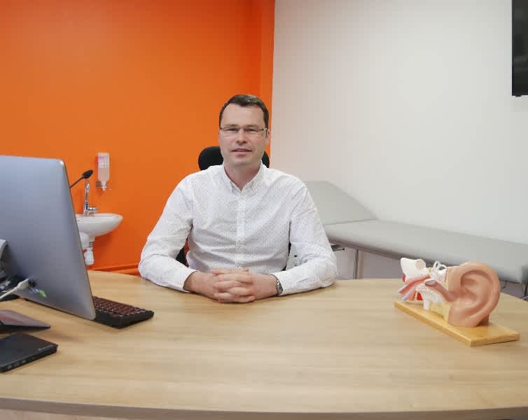Dr Damien Briet